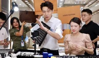 使徒行者中狠毒的神秘人董先生扮演者是谁 董先生珠宝是真的吗